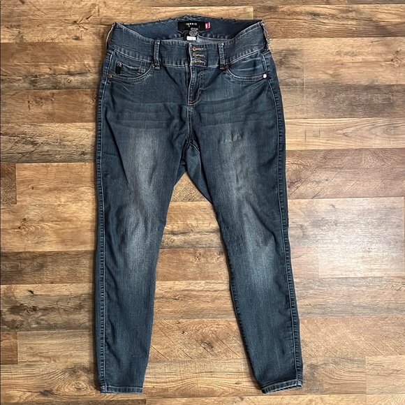 Torrid Dark Wash Skinny Jeans - Picture 1 of 4